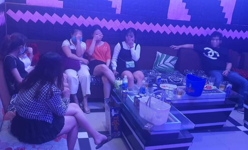 Quảng Nam: Chống lệnh, quán karaoke mở cửa, để khách chơi ma túy