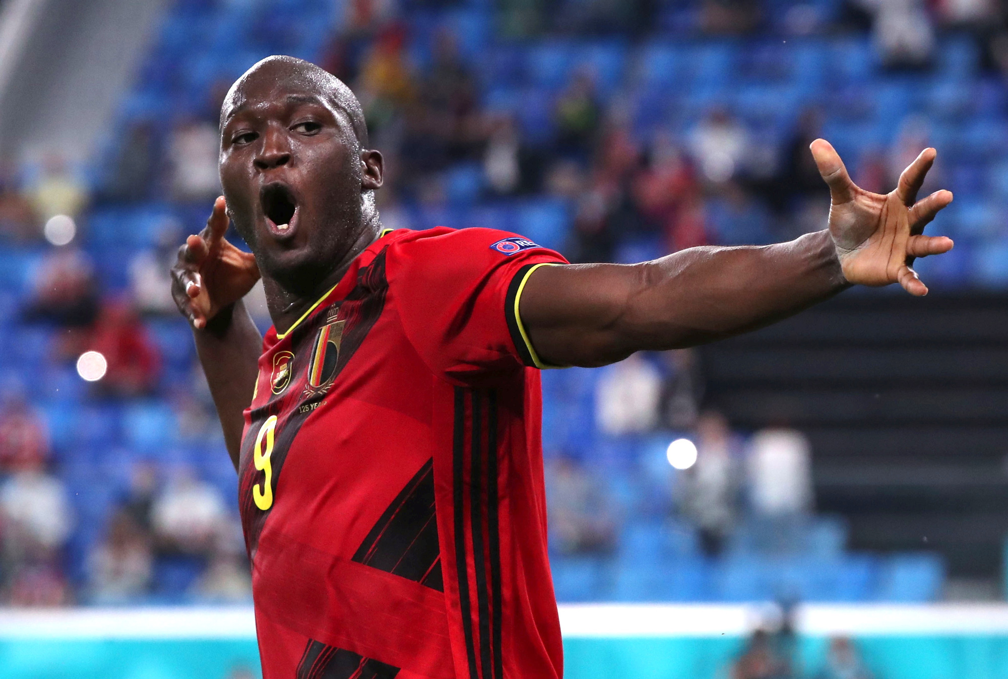 Lukaku chiếm s&oacute;ng Ronaldo, g&oacute;p mặt đội h&igrave;nh ti&ecirc;u biểu Euro 2020 - Ảnh 2.