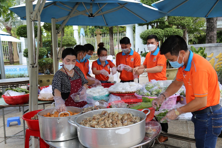 Tập đoàn Địa ốc Kim Oanh tiếp tục tri ân tuyến đầu chống dịch