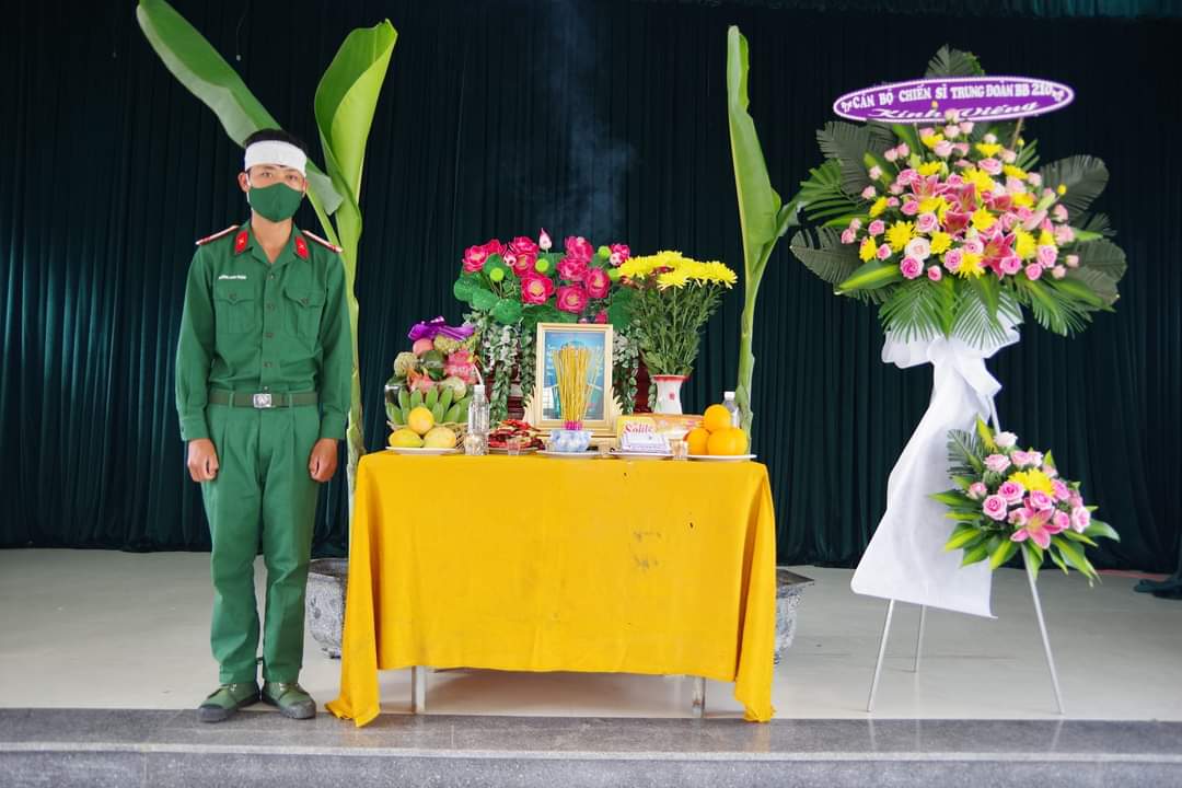 Chống dịch bệnh Covid-19, chiến sĩ Trung đo&agrave;n 210 chịu tang cha ở ngay tại đơn vị - Ảnh 3.