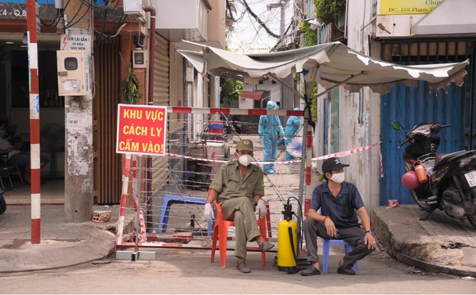 Phong tỏa nơi ở của 2 ca Covid-19 làm việc tại Bệnh viện Bệnh nhiệt đới TP HCM