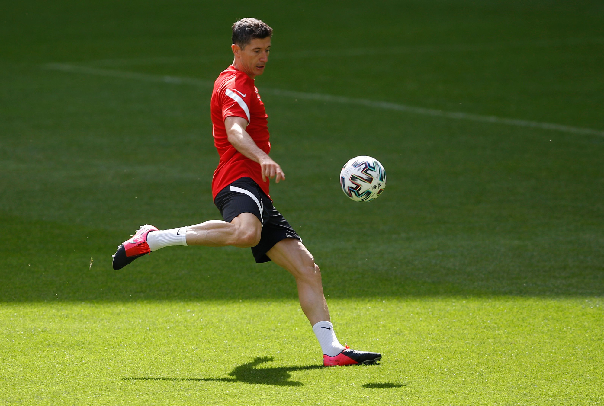 Soi k&egrave;o T&acirc;y Ban Nha - Thụy Điển, Scotland - CH Czech, Ba Lan - Slovakia - Ảnh 6.