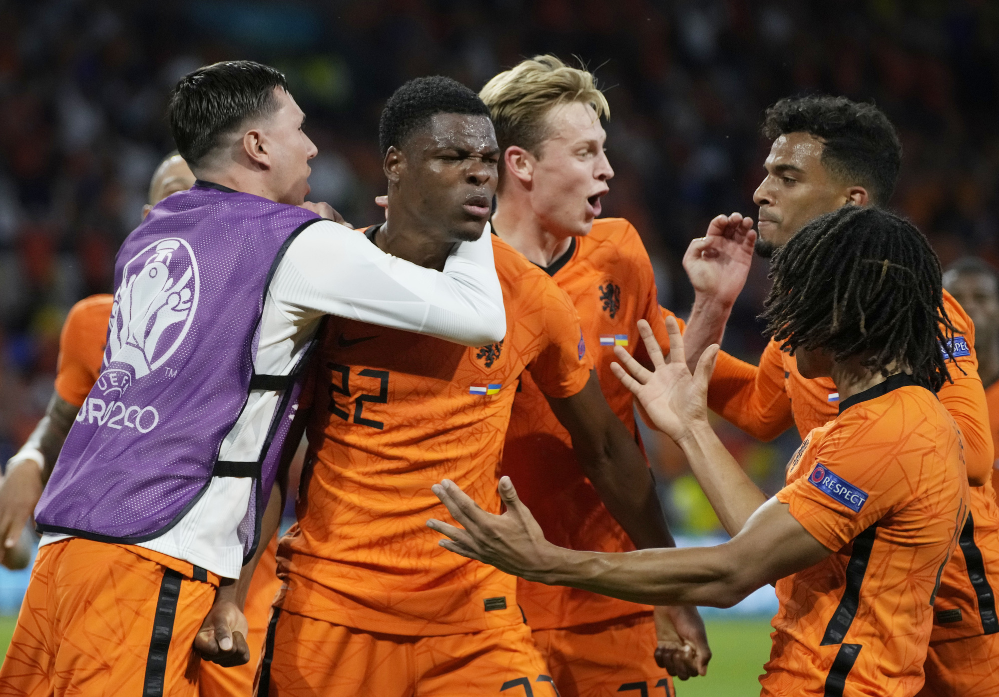 "Cơn lốc màu da cam" Hà Lan thắng kịch tính ngày ra quân Euro 2020