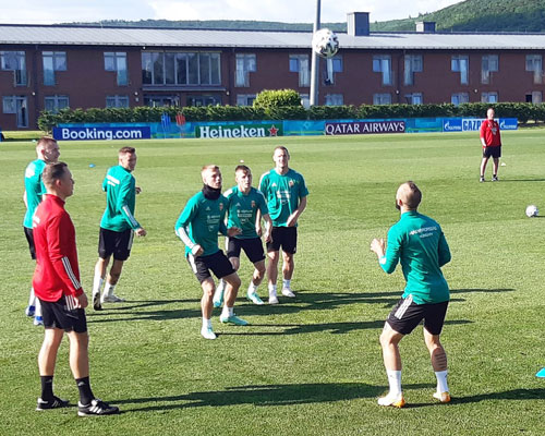 Thư Euro: Ronaldo sẽ khó làm xiếc với trái bóng