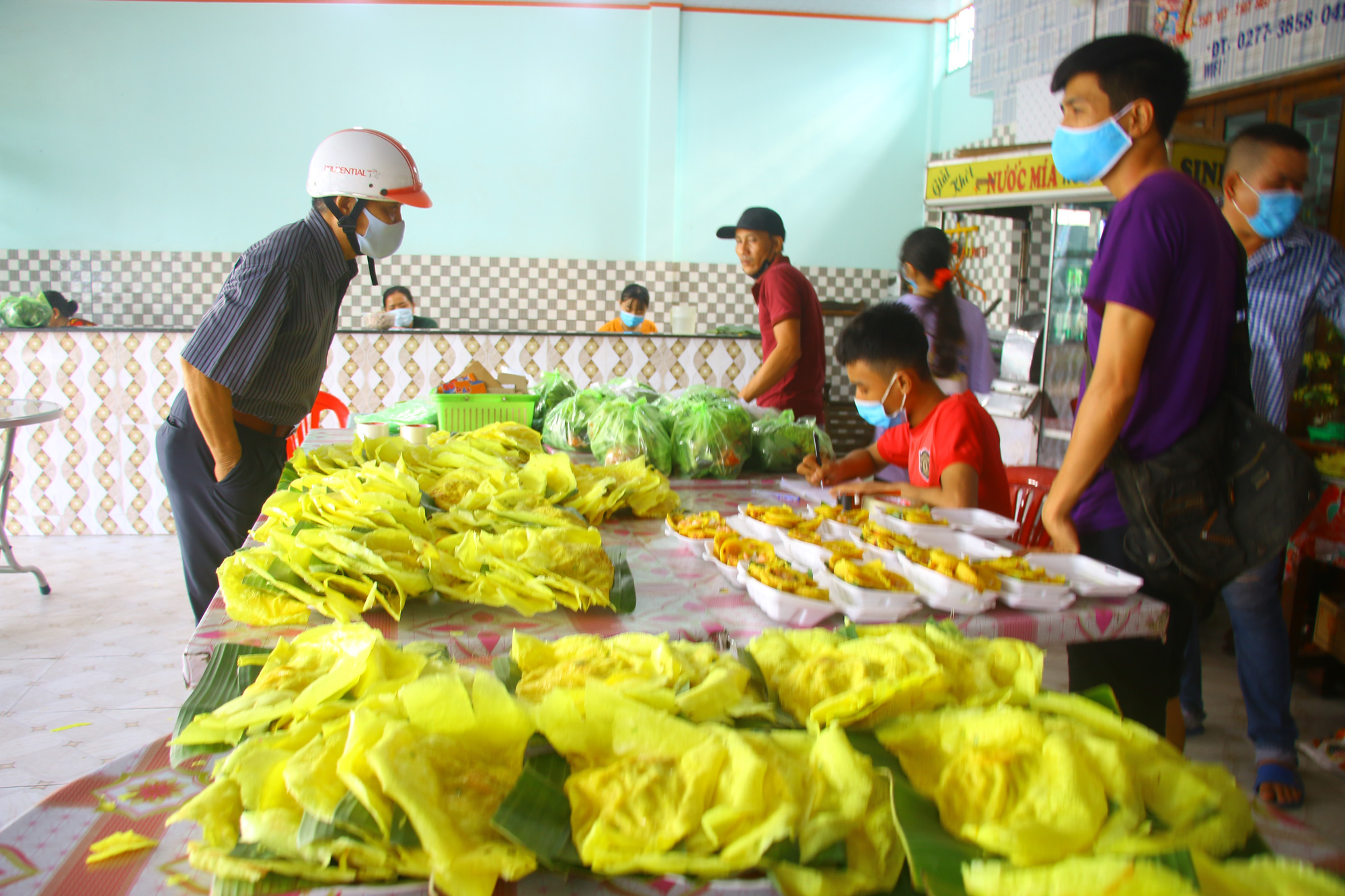 Làng bánh xèo Cao Lãnh nhộn nhịp ngày Tết Đoan ngọ