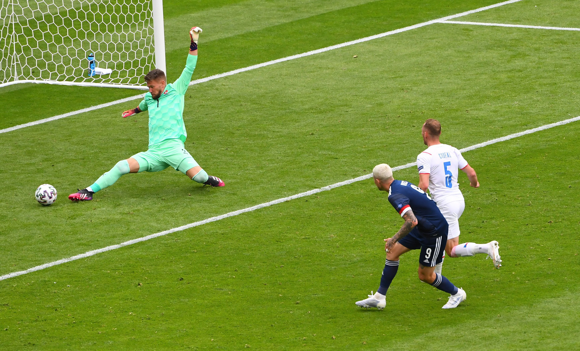 Si&ecirc;u phẩm Patrik Schick bắn hạ Scotland, CH Czech l&ecirc;n đỉnh bảng D - Ảnh 7.