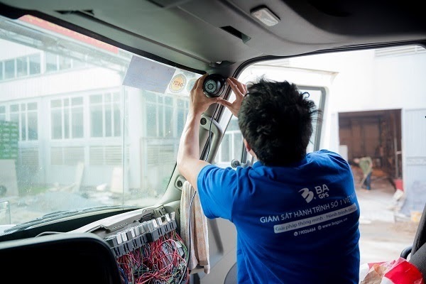 Bộ GTVT vừa kiến nghị Chính phủ gỡ vướng cho phương tiện buộc lắp camera - Ảnh 1.