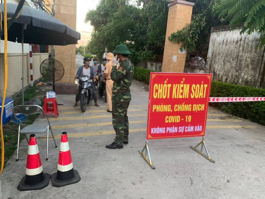 H&agrave; Tĩnh: Phong tỏa l&agrave;ng biển hơn một ng&agrave;n người d&acirc;n - Ảnh 2.