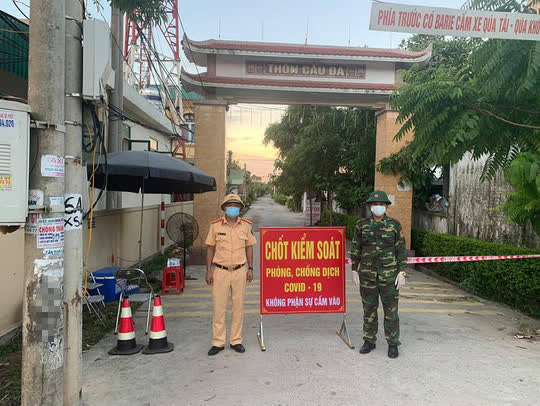 H&agrave; Tĩnh: Phong tỏa l&agrave;ng biển hơn một ng&agrave;n người d&acirc;n - Ảnh 1.