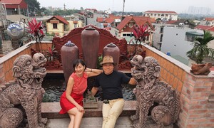 Gia đình cẩu nhà cổ hơn 100 tuổi lên nóc biệt thự - Ảnh 12.