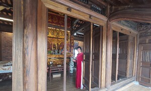 Gia đình cẩu nhà cổ hơn 100 tuổi lên nóc biệt thự - Ảnh 10.