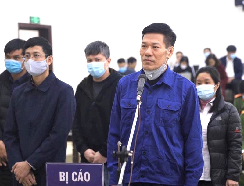 Nguyên giám đốc CDC nâng khống giá máy xét nghiệm Covid-19 xin giảm án