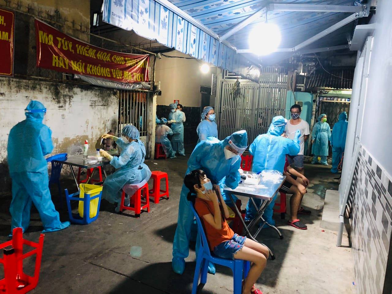 TP HCM phát hiện hàng chục người lây Covid-19 tại nơi làm việc