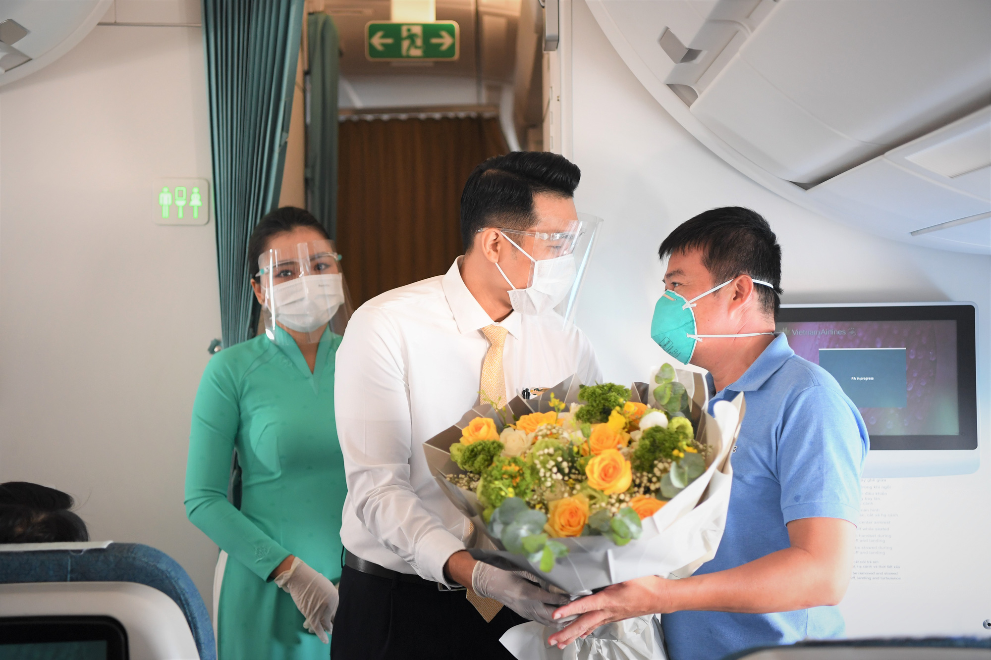 Đội phản ứng nhanh Bệnh viện Chợ Rẫy rời Bắc Giang về TP HCM - Ảnh 8.