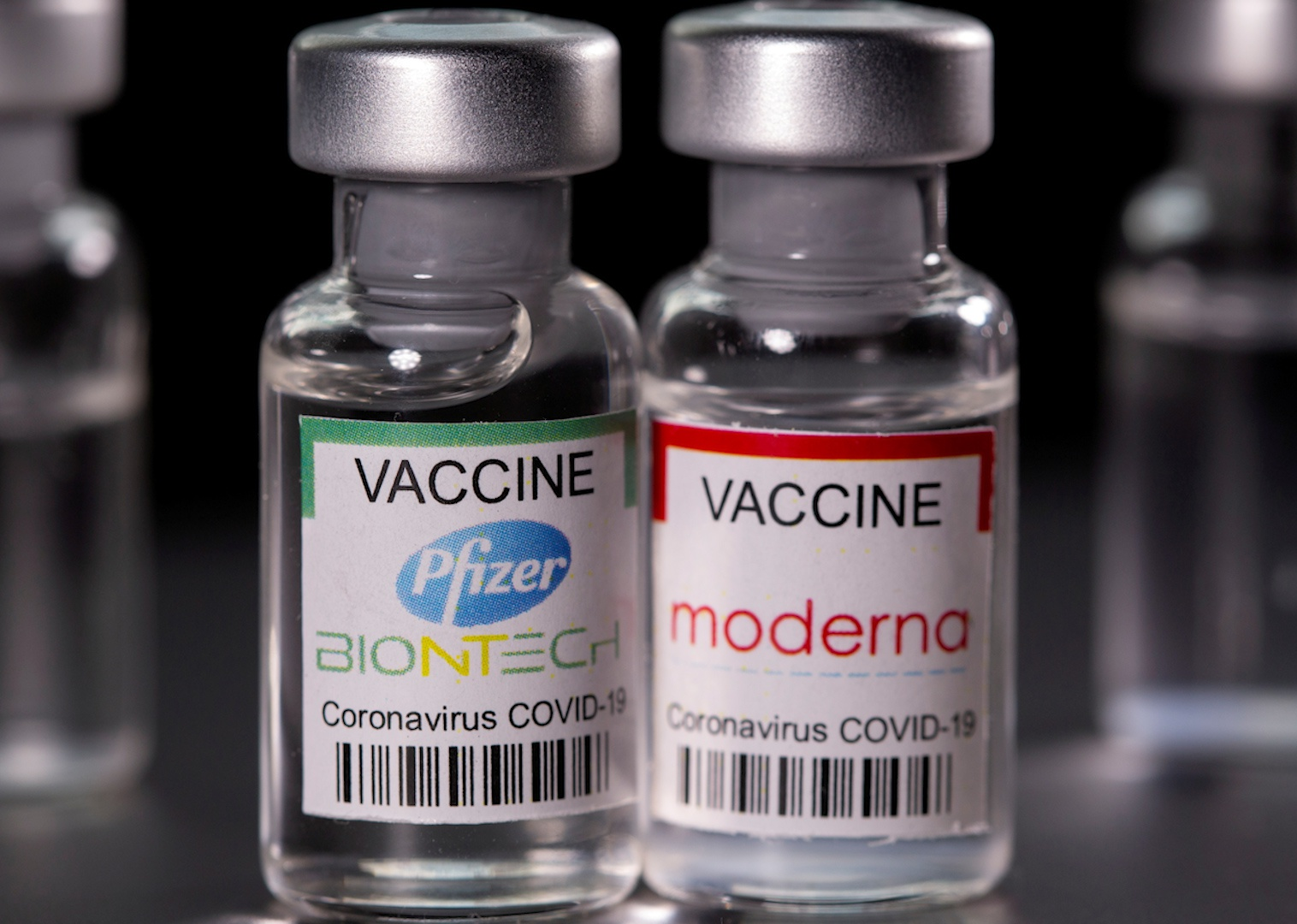 Việt Nam sắp nhận thêm 6 triệu liều vắc-xin Covid-19 của Pfizer, AstraZeneca