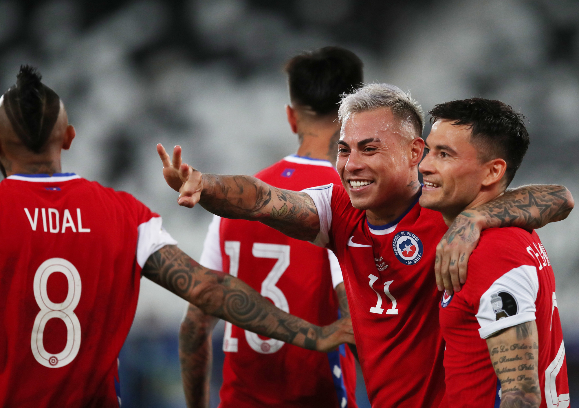 Messi lập si&ecirc;u phẩm, Argentina chia điểm tiếc nuối với Chile - Ảnh 6.