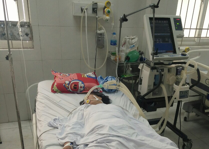 Người phụ nữ bị liệt tứ chi, cơ thể tím tái sau khi ăn sam biển