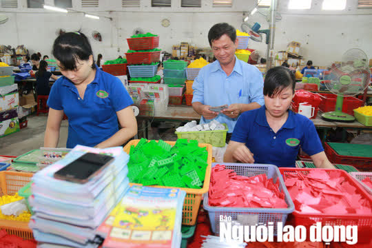 Đề xuất giảm 50% mức hưởng nếu rút bảo hiểm xã hội một lần: Nên tôn trọng quyền lựa chọn của người lao động
