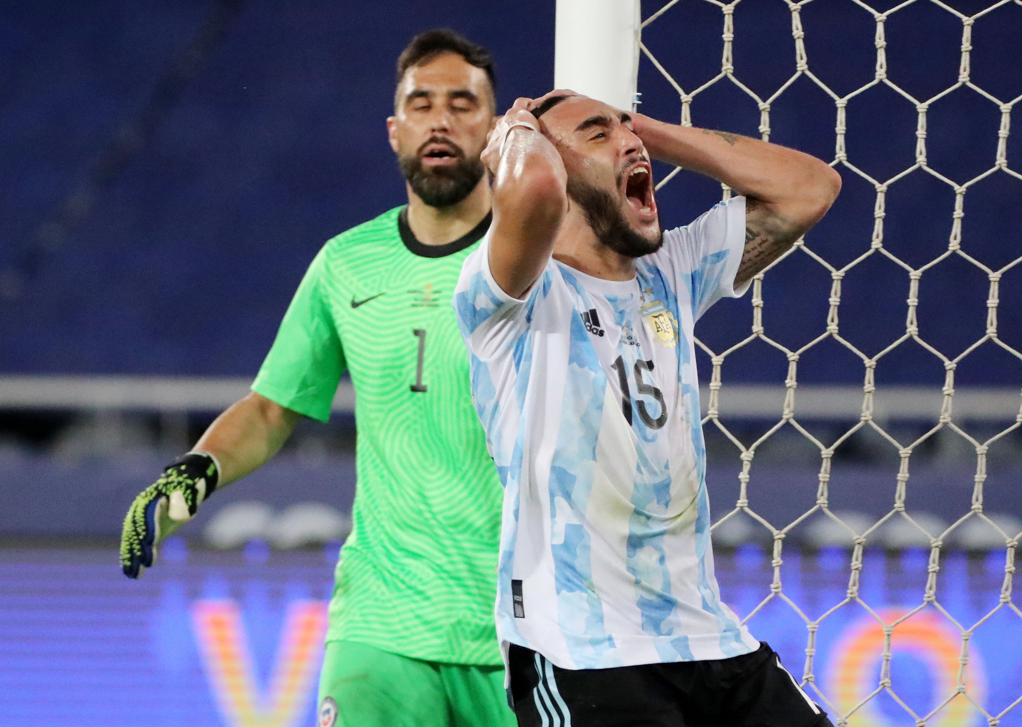 Messi lập si&ecirc;u phẩm, Argentina chia điểm tiếc nuối với Chile - Ảnh 2.