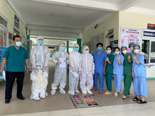 Đà Nẵng: Nữ bệnh nhân 81 tuổi mắc Covid-19 từng thở máy, lọc máu phục hồi ngoạn mục - Ảnh 1.
