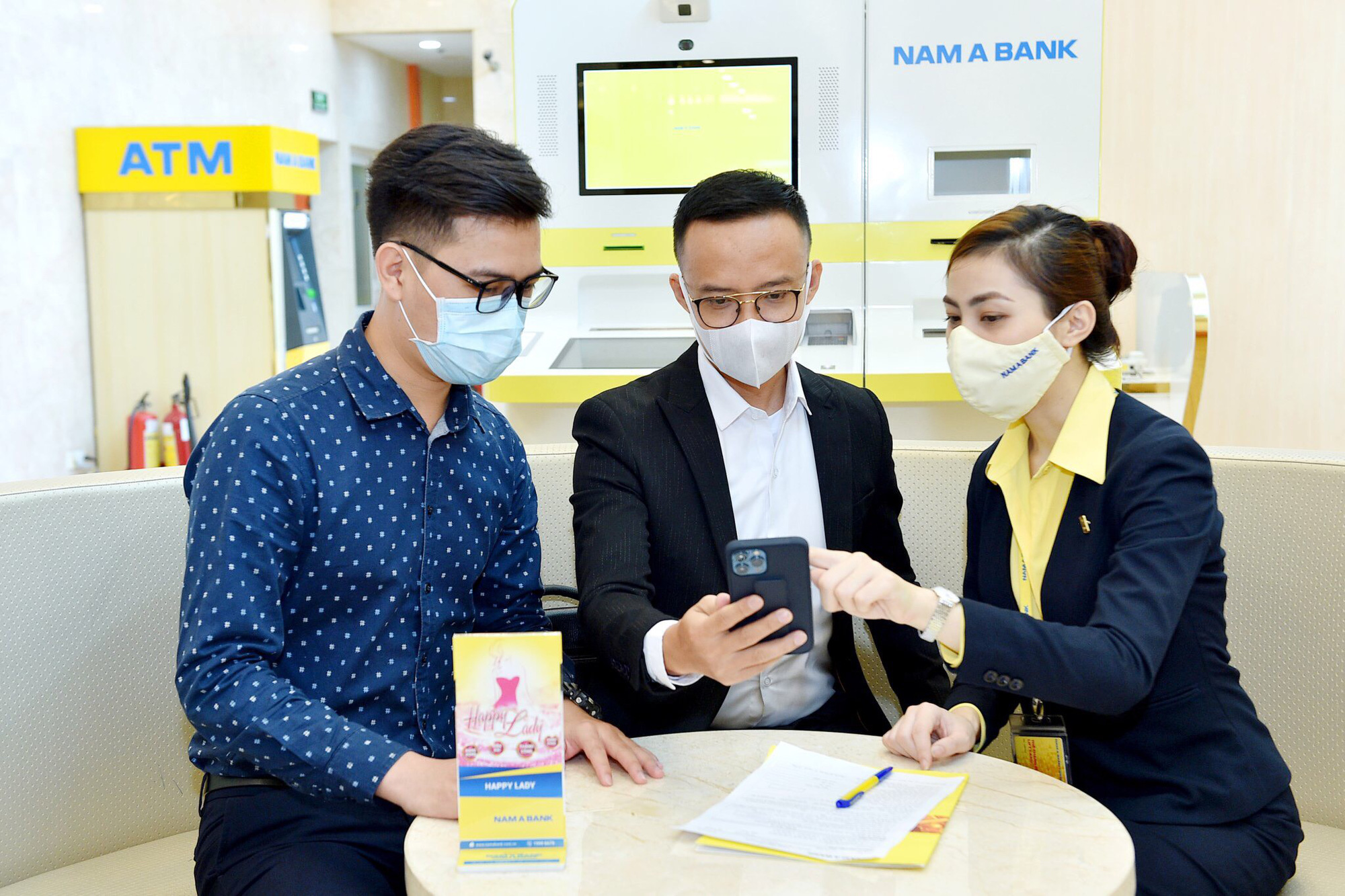 Nam A Bank tiên phong thực hiện chuyển khoản nhanh NAPAS 247 bằng mã QR - Ảnh 1.