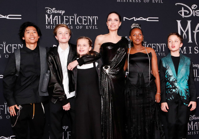 Pax Thiên tháp tùng khi Angelina Jolie đến thăm chồng cũ - Ảnh 7.