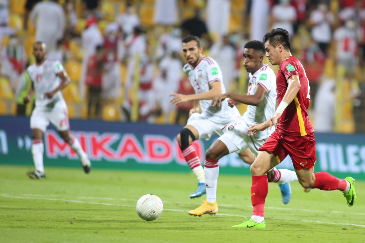 HLV Bert van Marwijk: Thắng Việt Nam l&agrave; trận hay nhất của UAE - Ảnh 3.