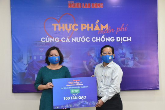 Tập đo&agrave;n Bất động sản Vạn Ph&uacute;c ủng hộ 100 tấn gạo v&agrave; 2.000 quần &aacute;o bảo hộ ph&ograve;ng, chống dịch Covid-19 - Ảnh 1.