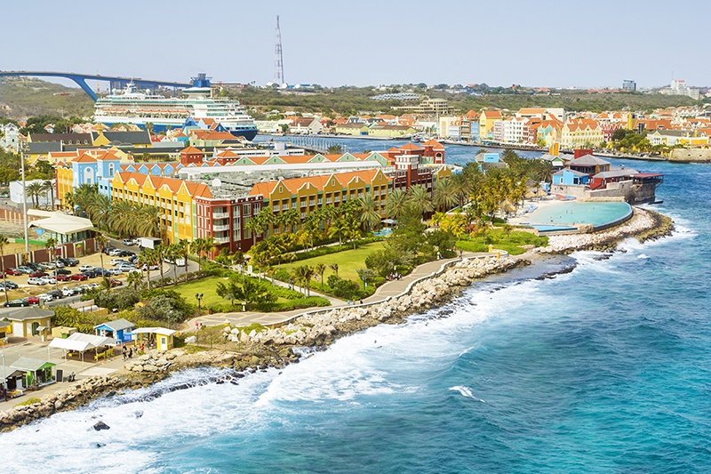 Curacao mở cửa ho&agrave;n to&agrave;n, miễn ph&iacute; kh&aacute;ch sạn đ&oacute;n du kh&aacute;ch - Ảnh 2.