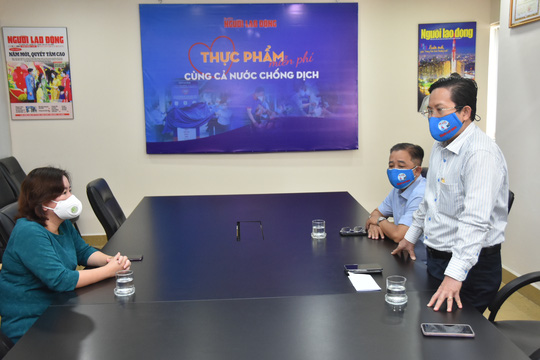 Tập đo&agrave;n Bất động sản Vạn Ph&uacute;c ủng hộ 100 tấn gạo v&agrave; 2.000 quần &aacute;o bảo hộ ph&ograve;ng, chống dịch Covid-19 - Ảnh 3.