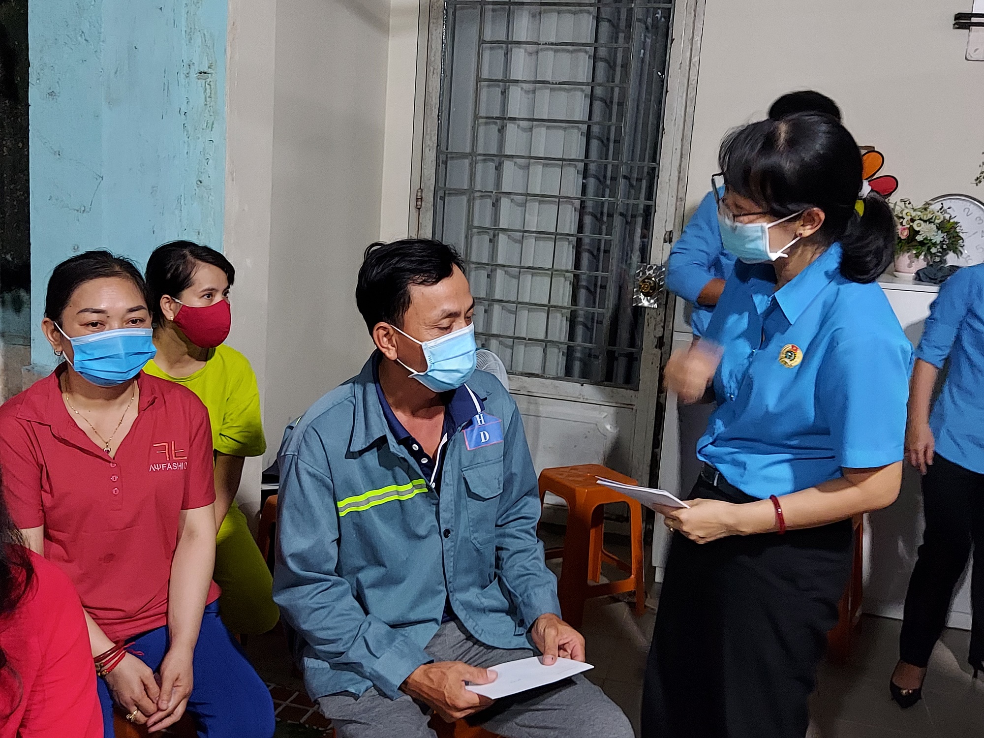 Công nhân, viên chức lao động Thành phố Hồ Chí Minh đoàn kết, chung tay đẩy lùi dịch bệnh,