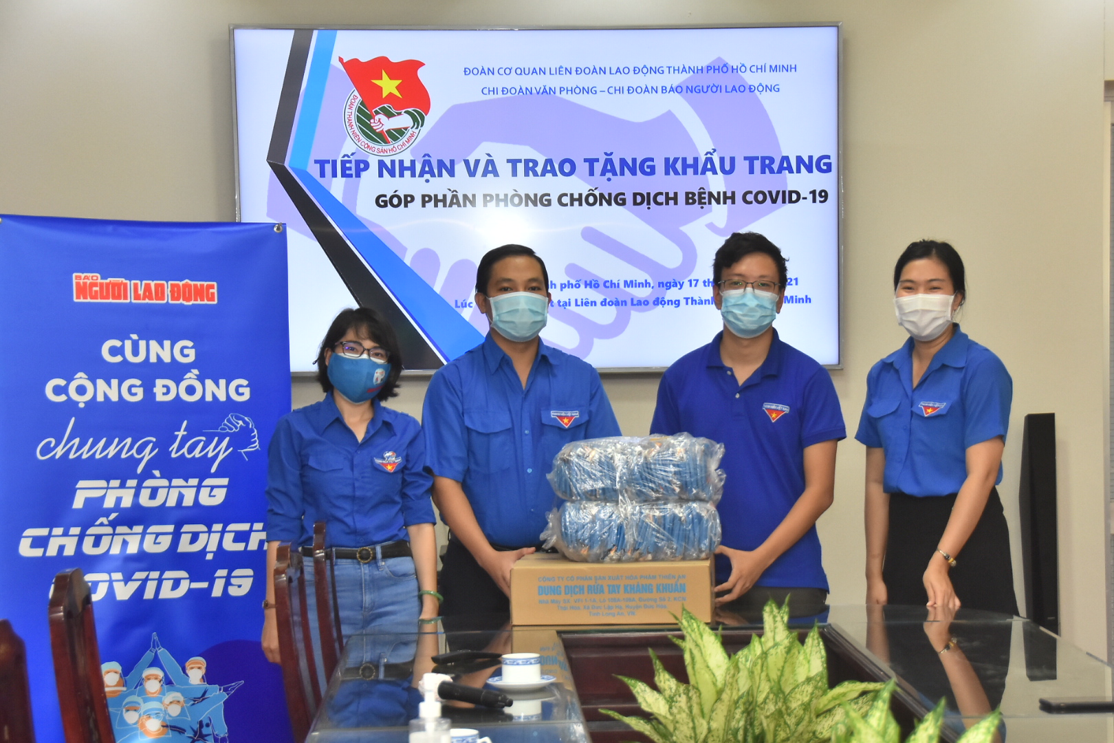Đoàn viên thanh niên xung kích hành động cùng TP HCM chống dịch