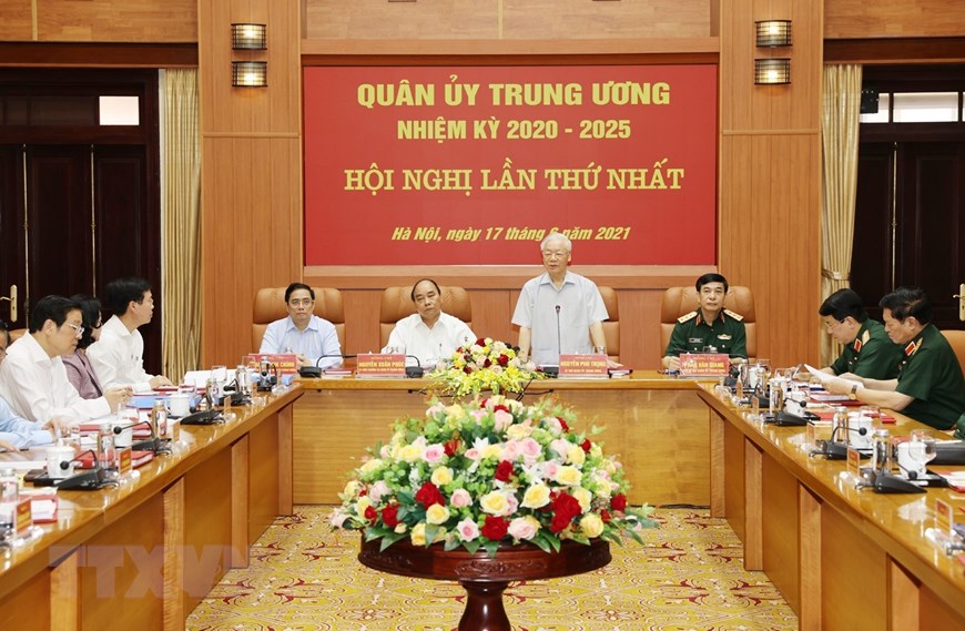 Công bố quyết định của Bộ Chính trị về công tác cán bộ - Ảnh 4.