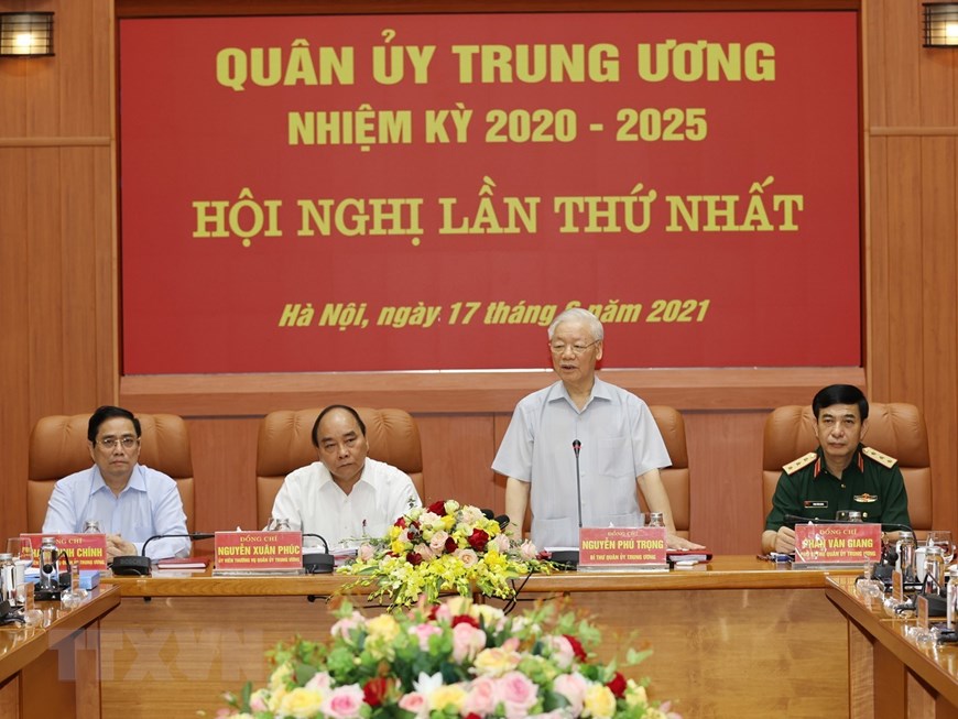 Công bố quyết định của Bộ Chính trị về công tác cán bộ - Ảnh 8.