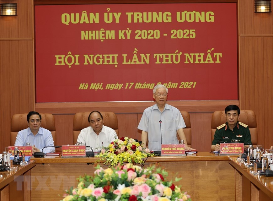 Công bố quyết định của Bộ Chính trị về công tác cán bộ - Ảnh 1.