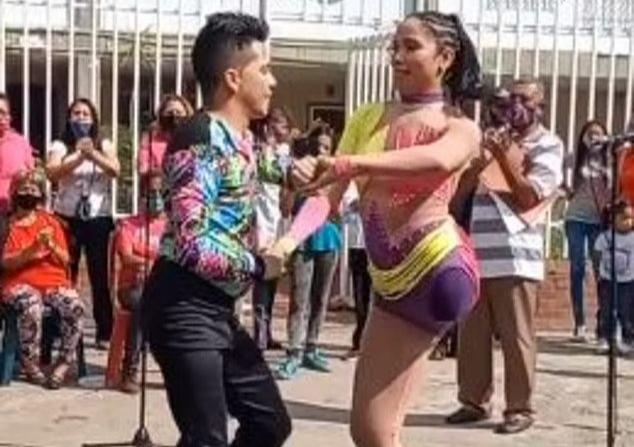 Nữ vũ công một chân lại gây sốt với điệu salsa điêu luyện