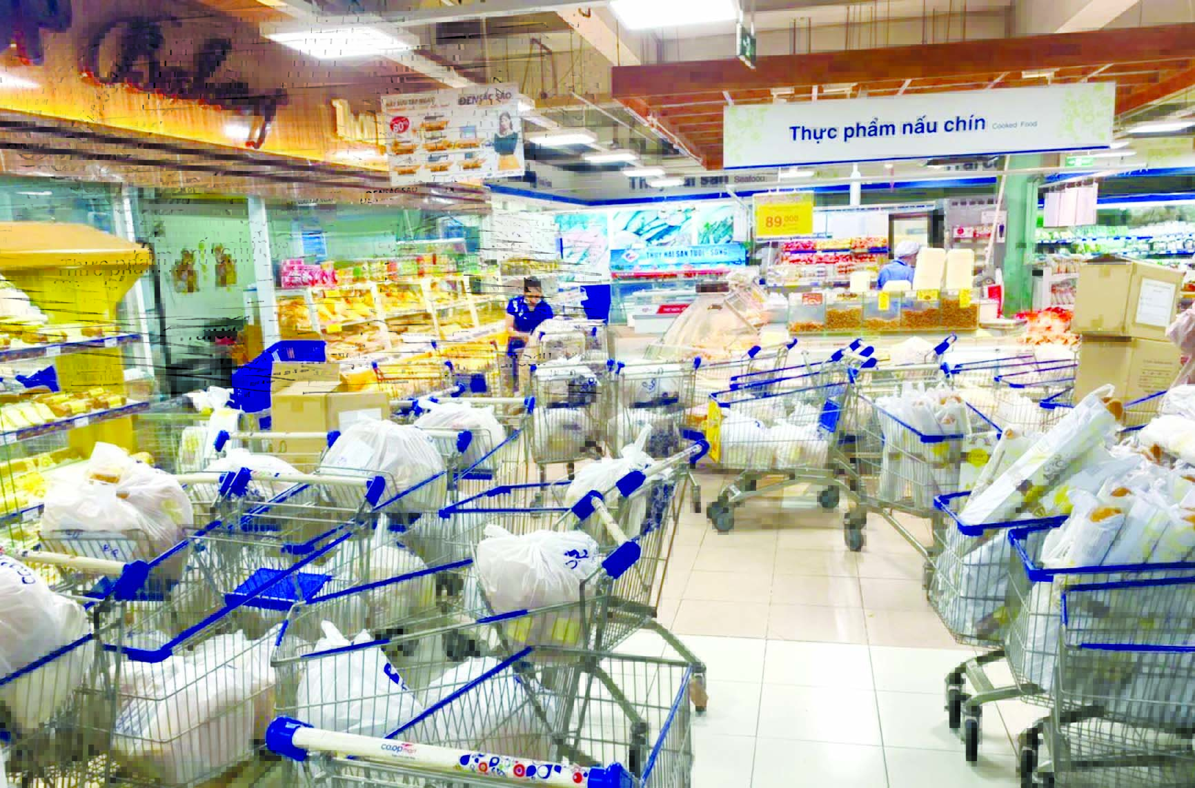 Siêu thị tăng cường bán hàng tận nhà trong 2 tuần giãn cách