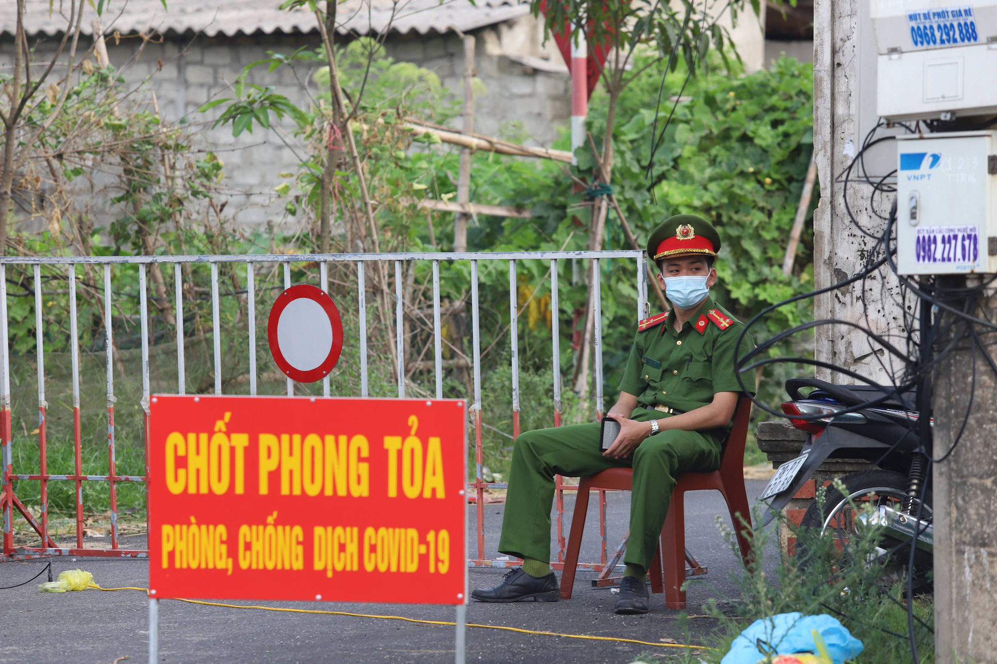 Phát hiện người đàn ông chèo thuyền qua sông để trốn khỏi vùng cách ly y tế