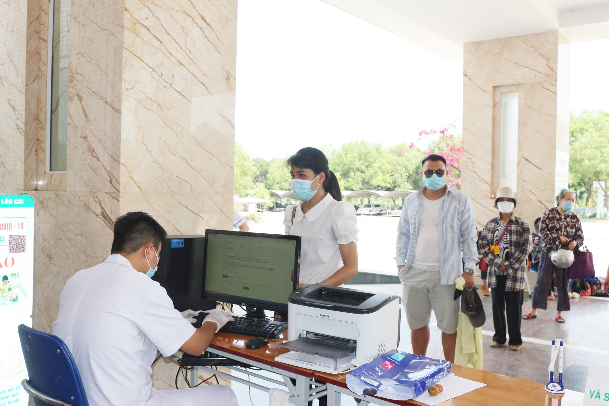 Sàng lọc trong bệnh viện phát hiện ca dương tính SARS-CoV-2 chưa rõ nguồn lây