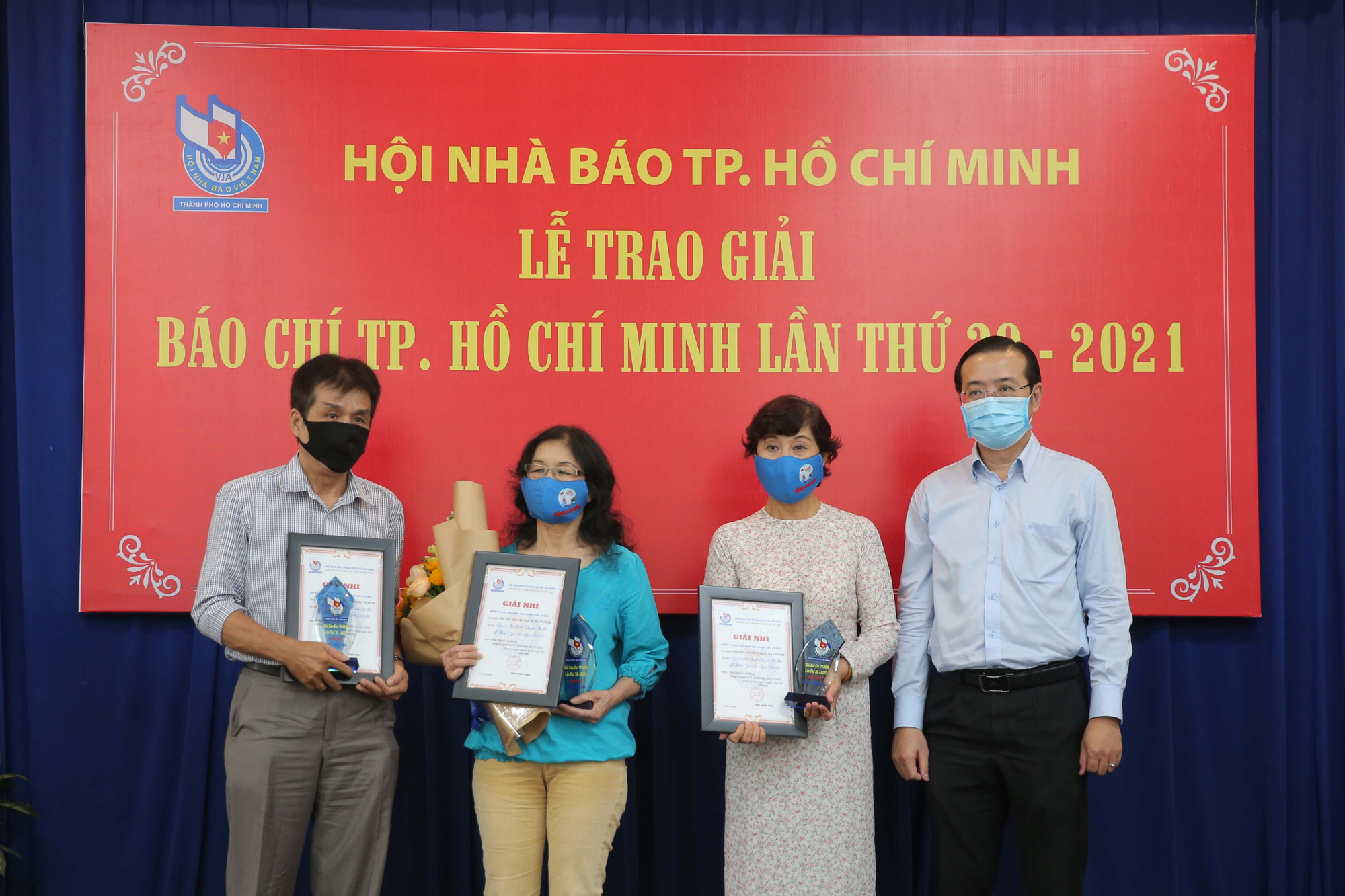 B&aacute;o Người Lao Động đoạt 8 giải B&aacute;o ch&iacute; TP HCM năm 2021 - Ảnh 2.