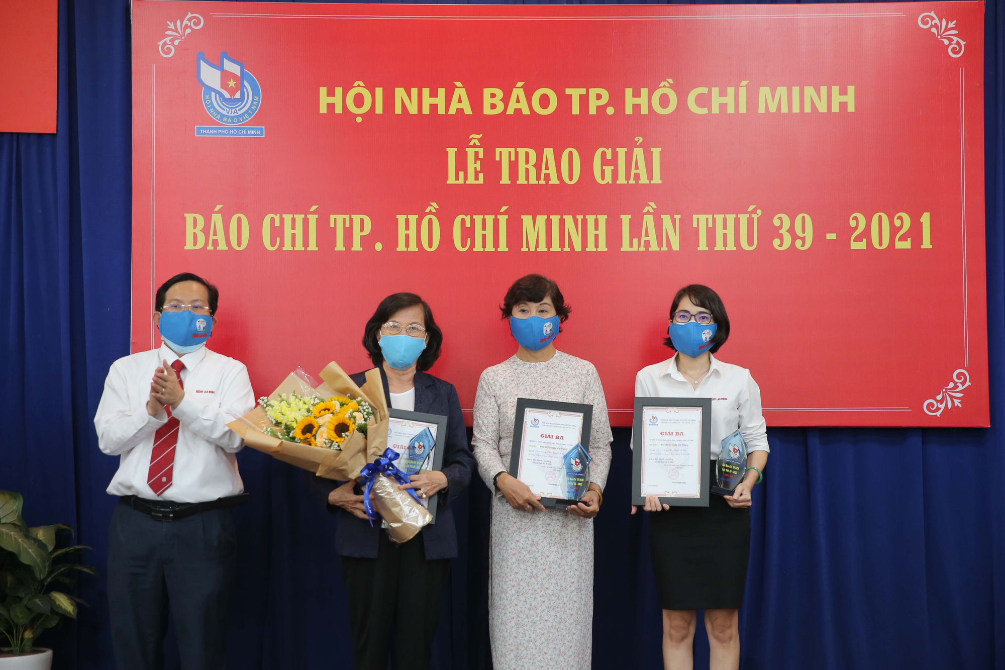 B&aacute;o Người Lao Động đoạt 8 giải B&aacute;o ch&iacute; TP HCM năm 2021 - Ảnh 3.