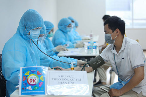 TP HCM khởi động chiến dịch ti&ecirc;m vắc-xin Covid-19 - Ảnh 1.