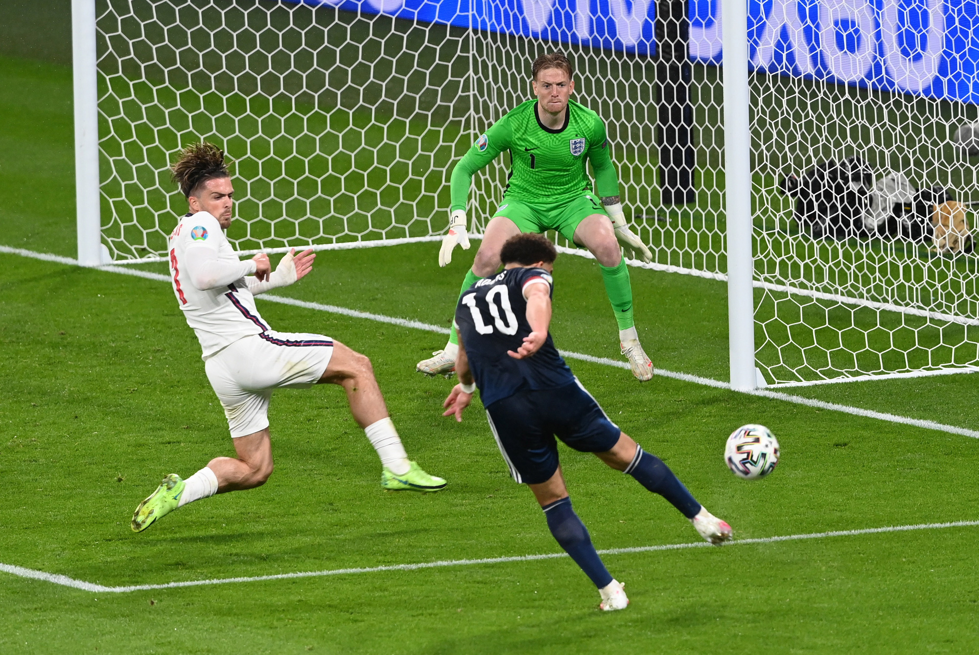 Harry Kane mờ nhạt, tuyển Anh su&yacute;t thua Scotland - Ảnh 3.