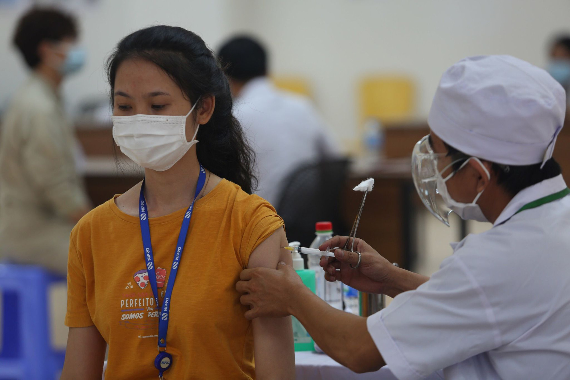 TP HCM: Gi&aacute;o vi&ecirc;n sẽ ti&ecirc;m vắc-xin Covid-19 khi n&agrave;o? - Ảnh 1.