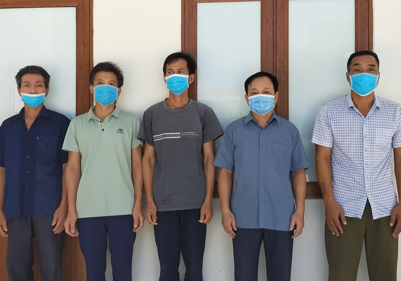 Bắt Chủ tịch MTTQ xã câu kết triệt hạ 152 cây gỗ rừng
