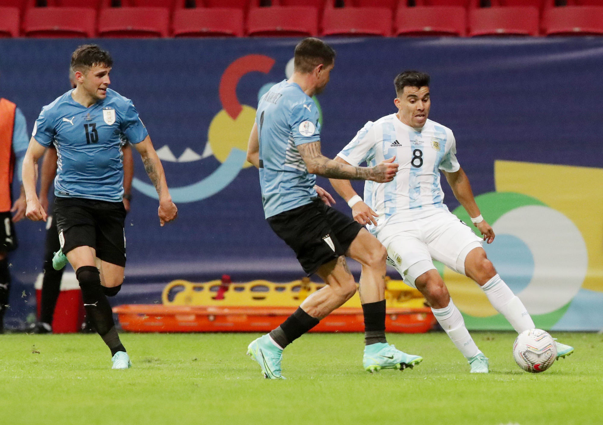 Argentina thắng trận đầu tay, Copa America n&oacute;ng bỏng h&egrave; 2021 - Ảnh 6.