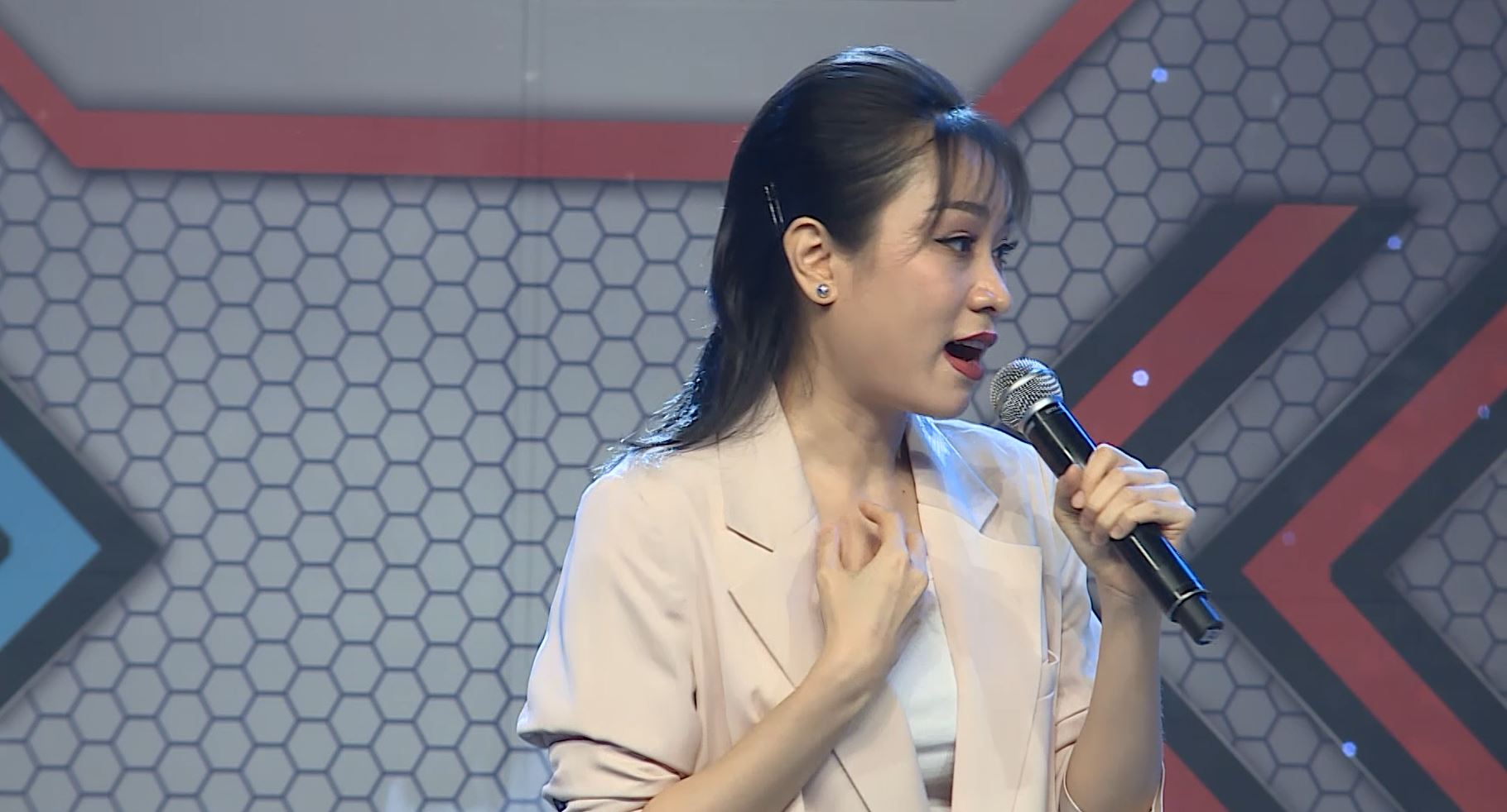 Cháu gái Lam Trường gây bất ngờ với vẻ ngoài khác lạ sau nhiều năm "ở ẩn"