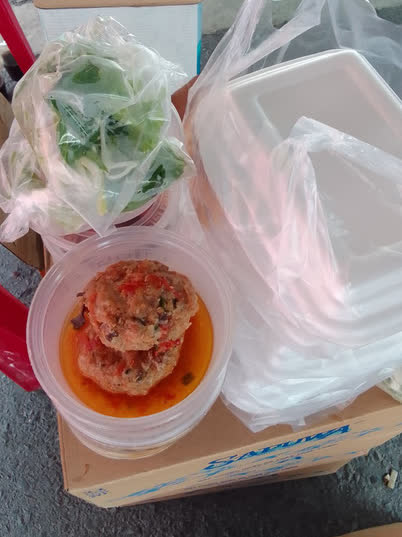 Người dân Gò Vấp nấu cơm tặng lực lượng chống dịch - Ảnh 4.