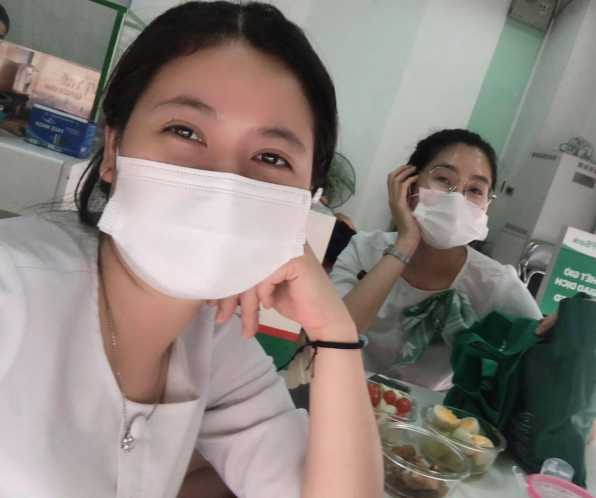 Những cô gái rời thủ đô về vùng dịch Hải Dương làm nhiệm vụ