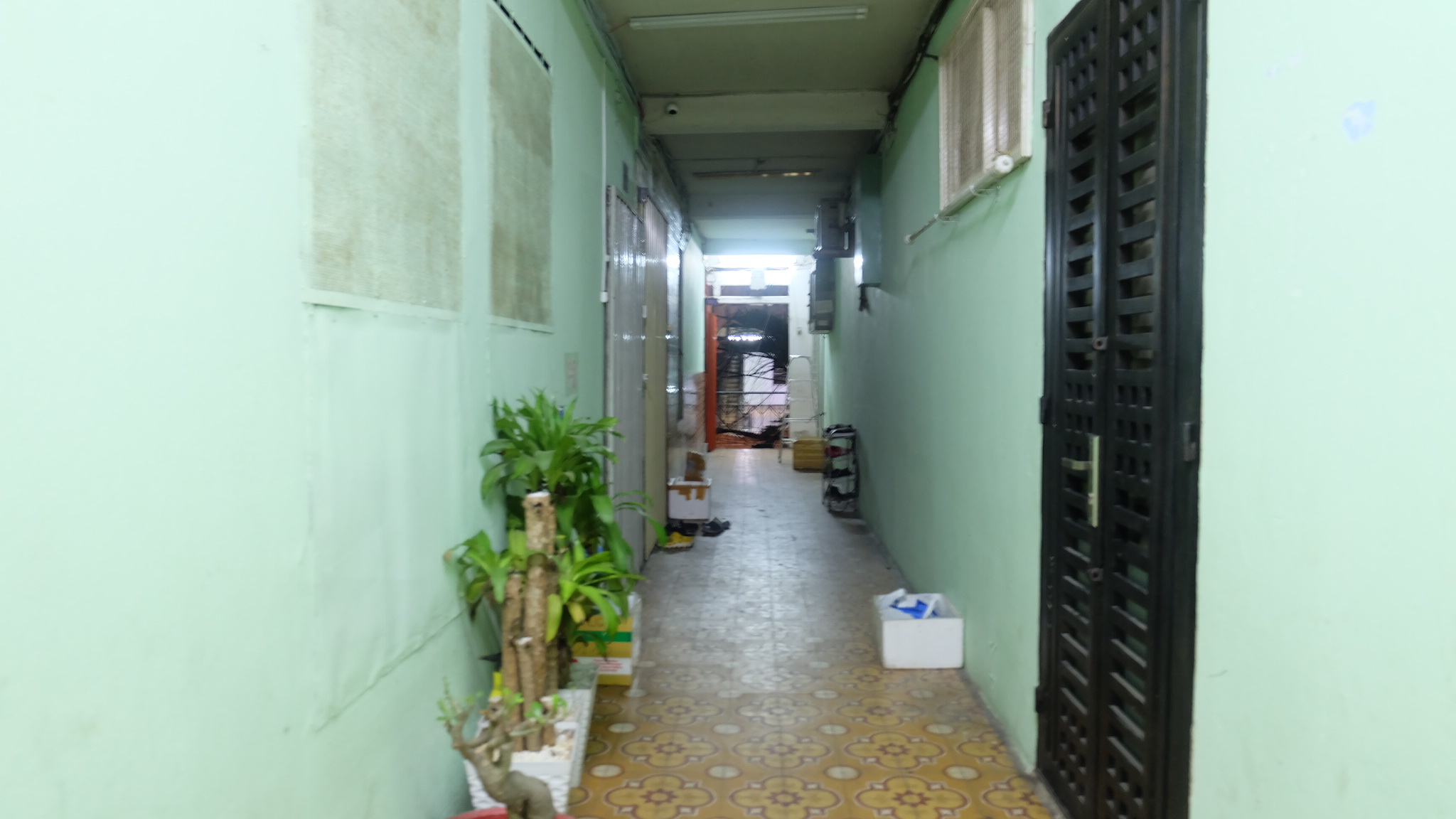 To&agrave;n cảnh b&ecirc;n trong khu vực bị phong tỏa ở Chung cư 1 B&agrave;u C&aacute;t - Ảnh 5.